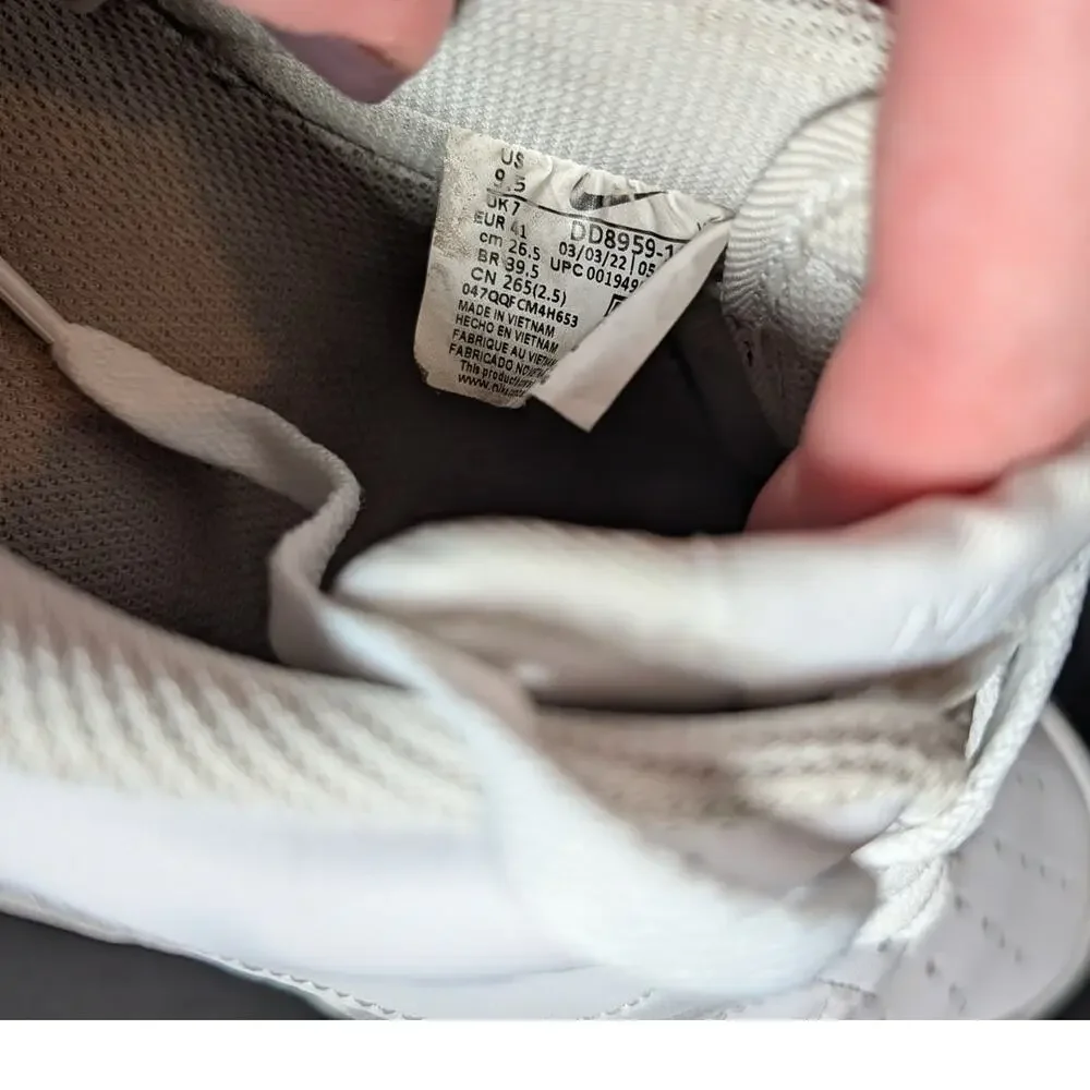 Nike Air Force 1 '07 Low Triple White Men's Size 9.5 Leather Sneakers DD8959-100
